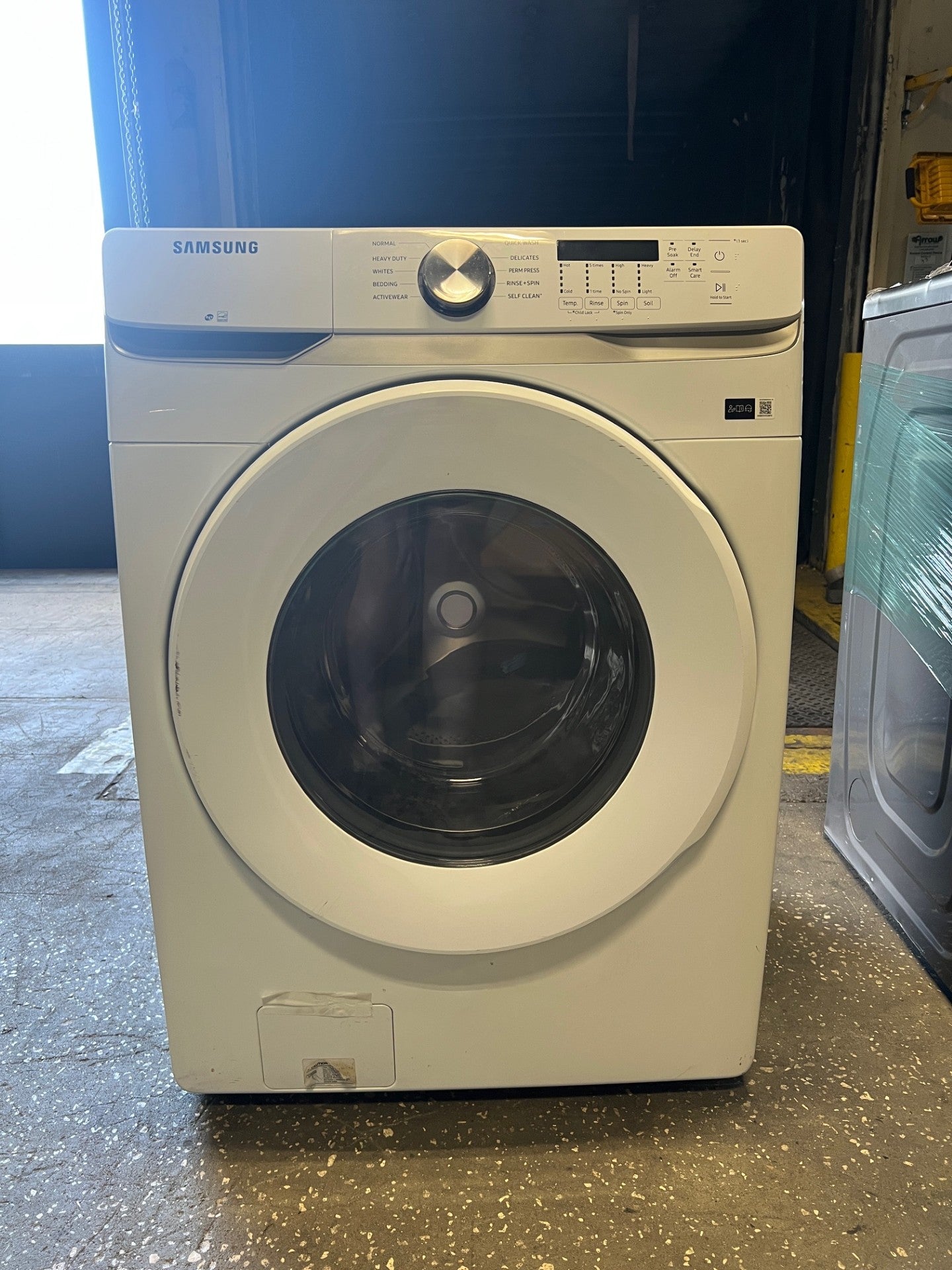Samsung 4.5 cu. ft. Front Load Washer with Vibration Reduction Technology+ in White